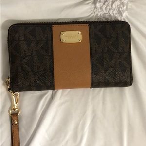 Like new Michael Kors wallet!